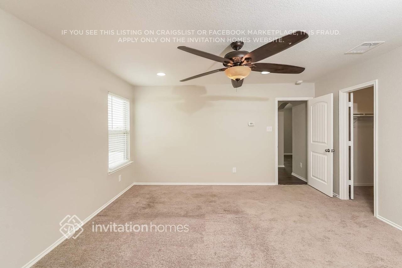 304 Hawthorn Dr - Photo 7 of 15