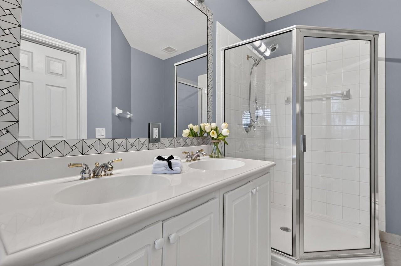 290 Northeast 5th Avenue #4 - Photo 7 of 9