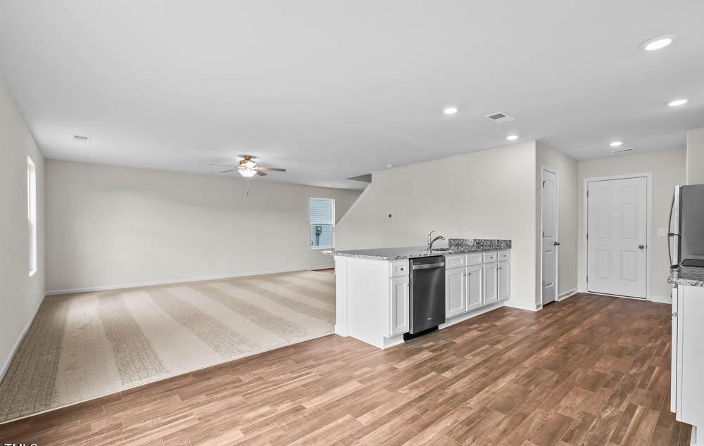 109 Anaheim St - Photo 7 of 36