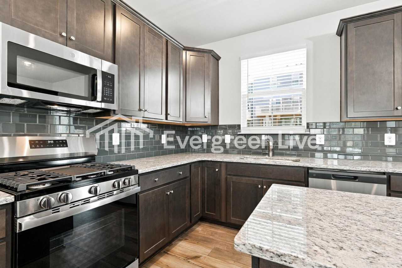 8744 Whitman Dr - Photo 2 of 15