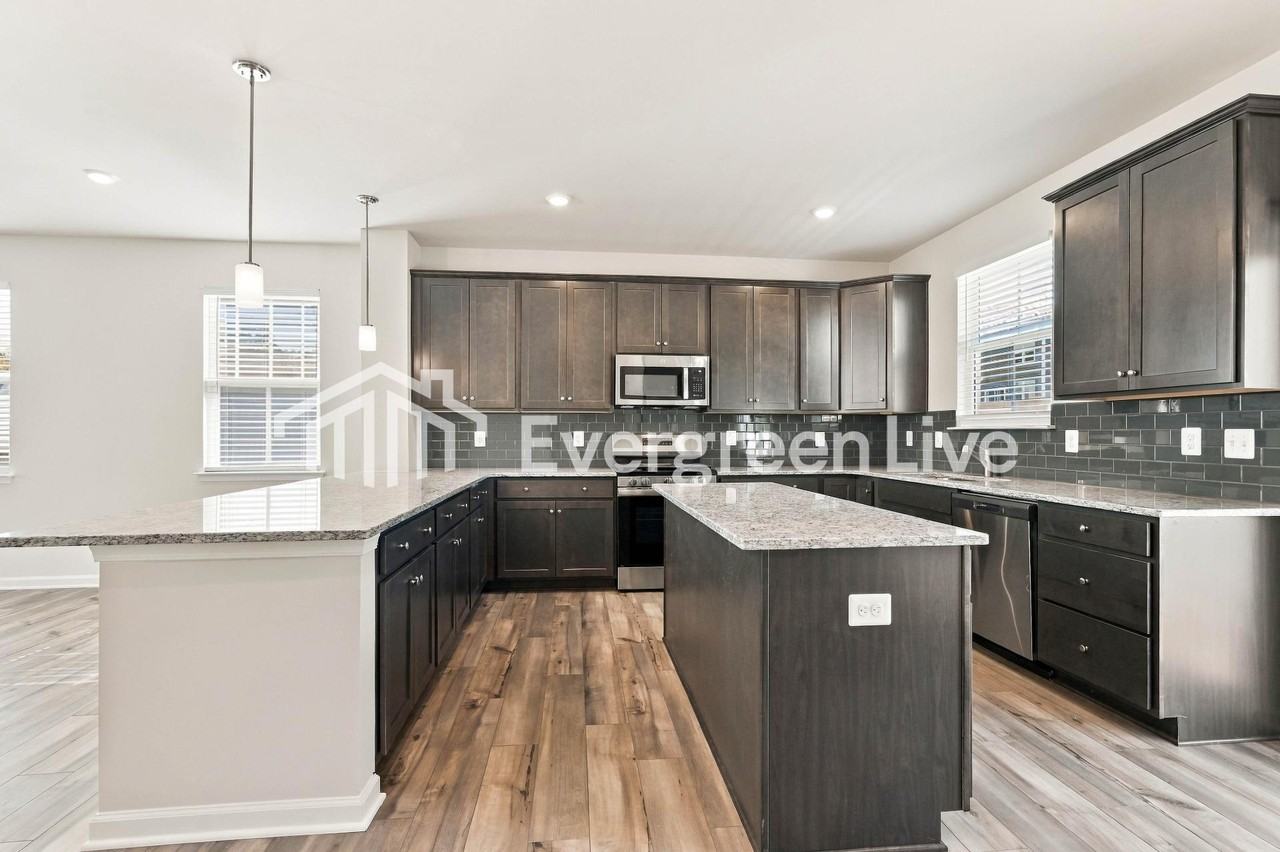 8744 Whitman Dr - Photo 3 of 15