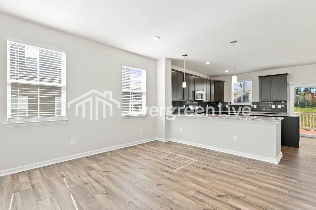 8744 Whitman Dr - Photo 4 of 15