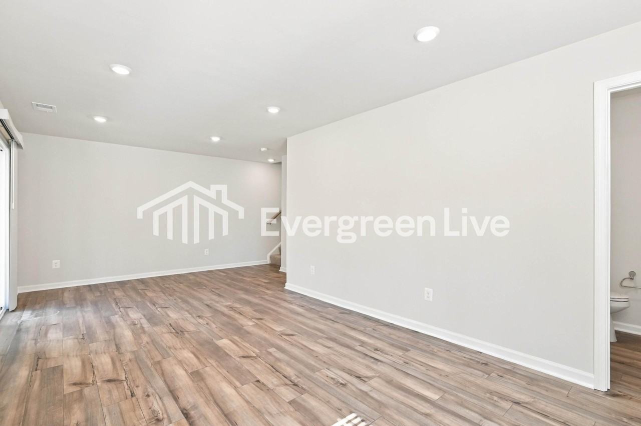 8744 Whitman Dr - Photo 5 of 15