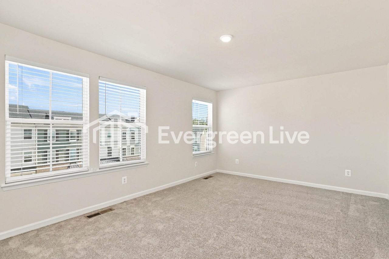 8744 Whitman Dr - Photo 7 of 15