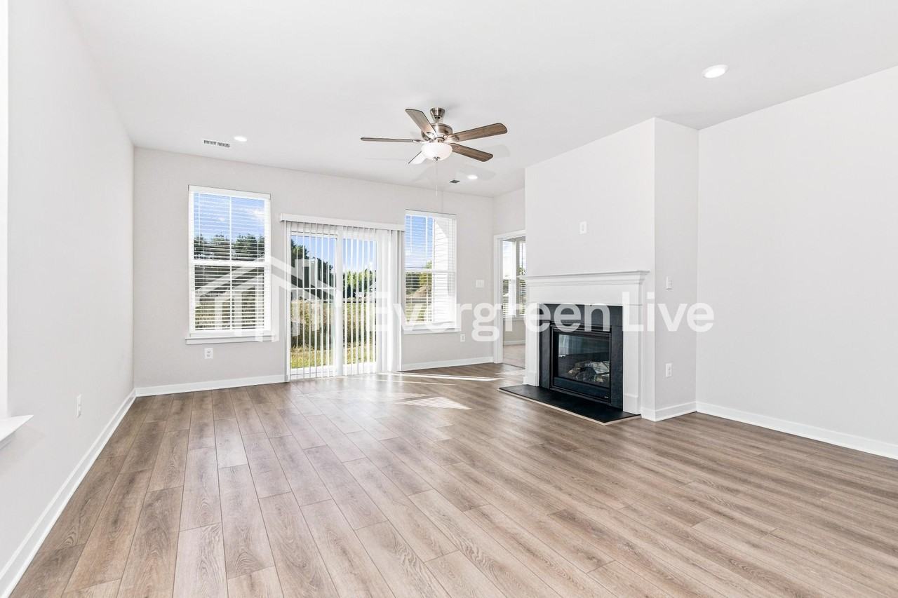 1293 Resort Blvd - Photo 3 of 15