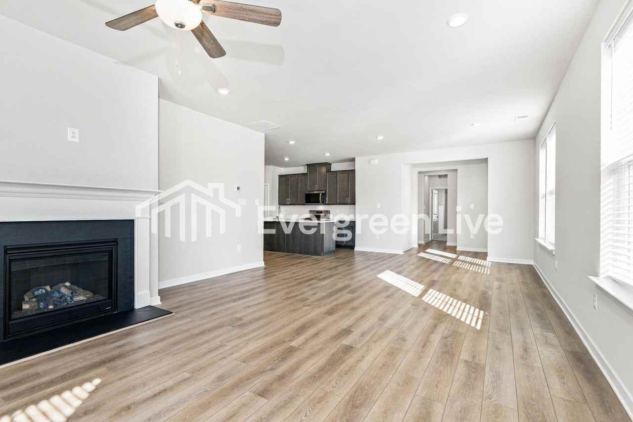 1293 Resort Blvd - Photo 4 of 15