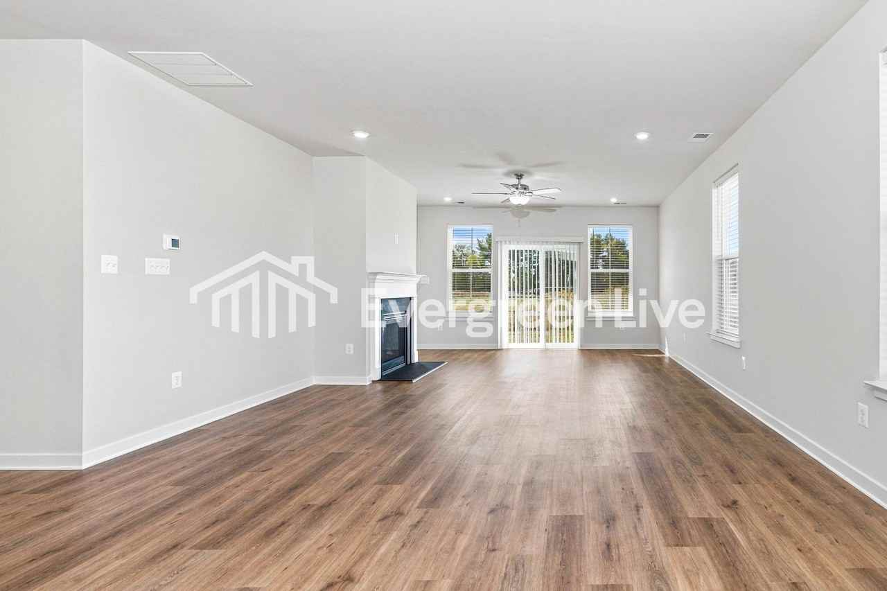 1305 Resort Blvd - Photo 2 of 15