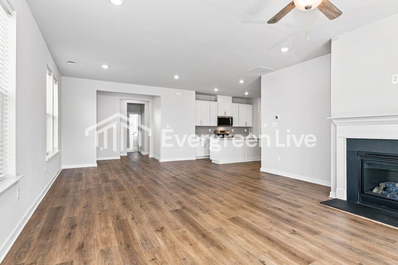 1305 Resort Blvd - Photo 3 of 15