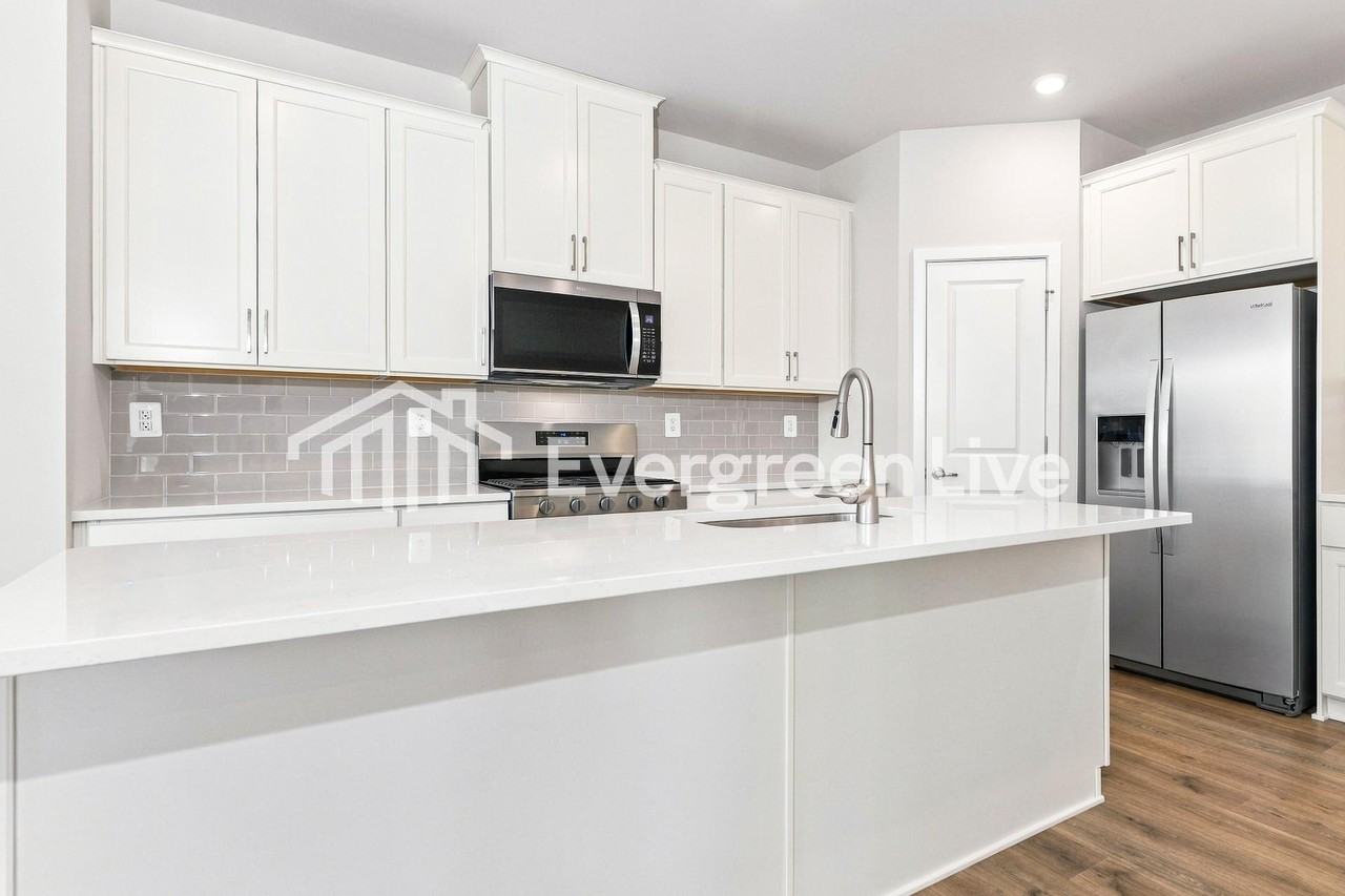 1305 Resort Blvd - Photo 5 of 15