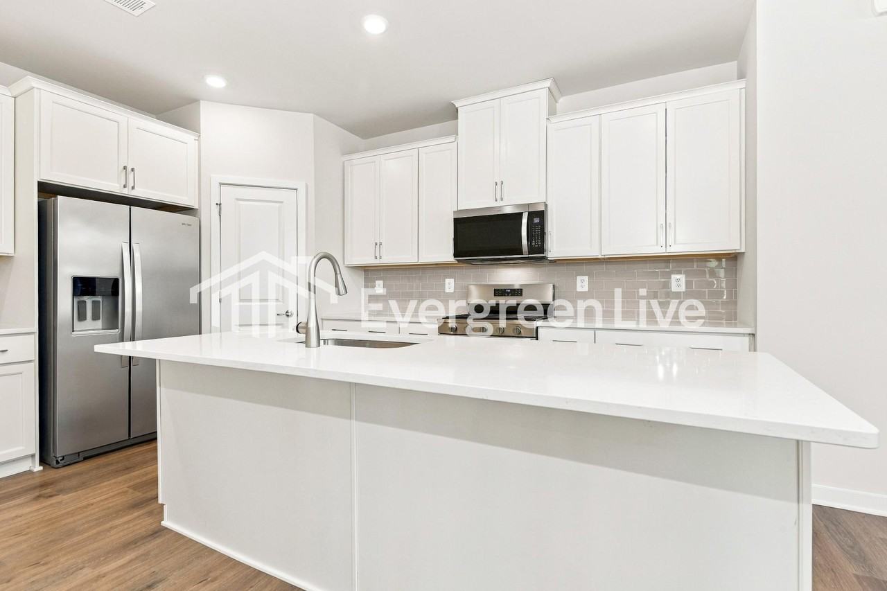 1330 Resort Blvd - Photo 4 of 15