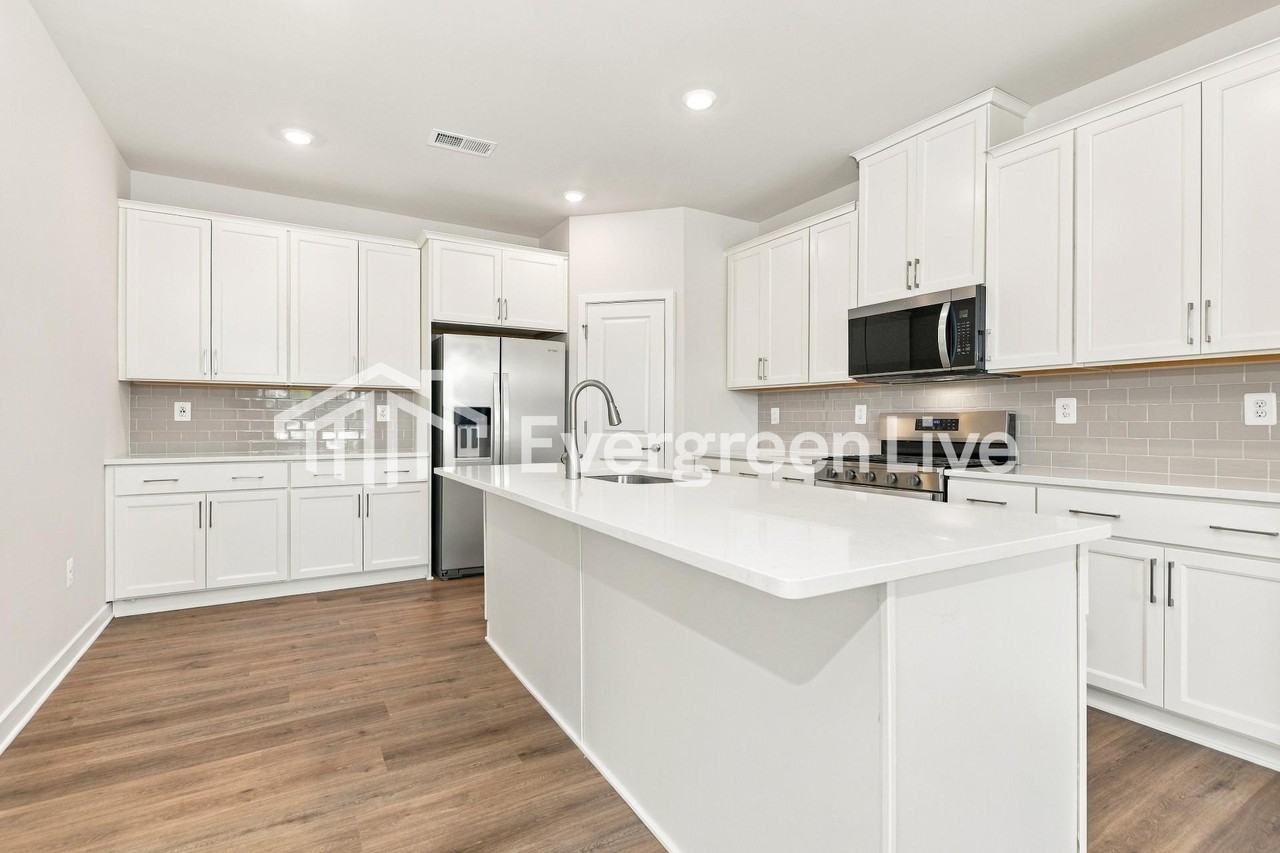 1330 Resort Blvd - Photo 5 of 15