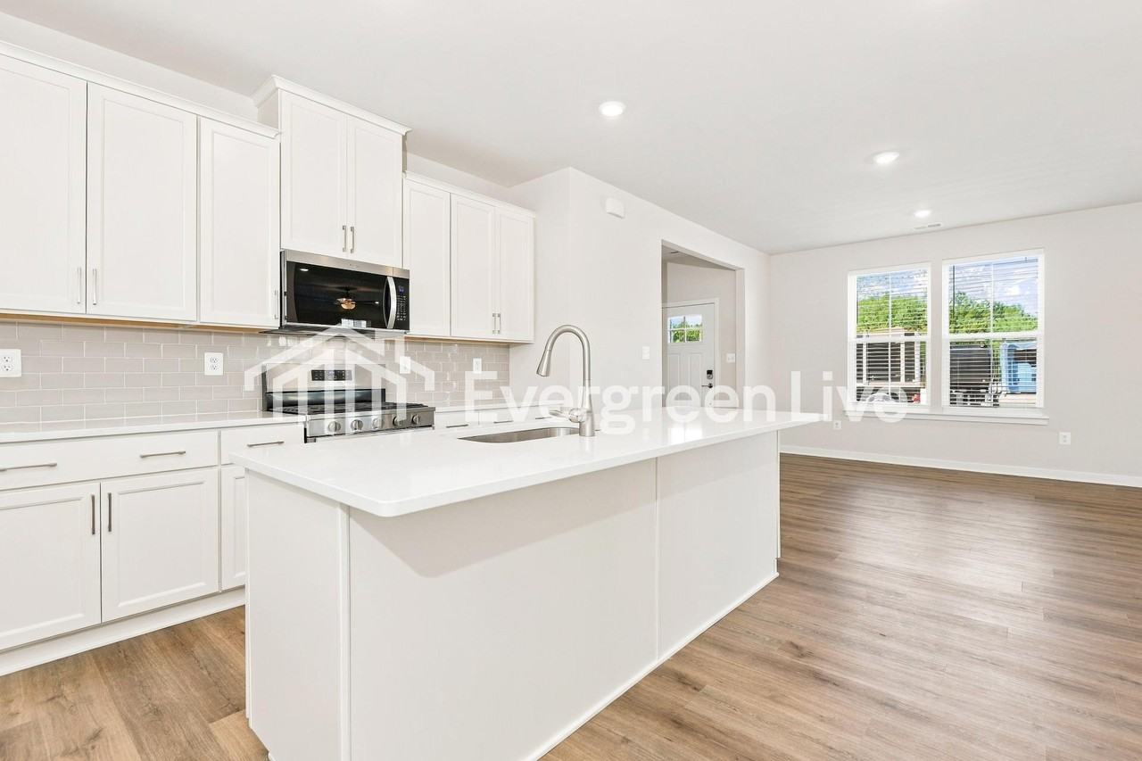 1330 Resort Blvd - Photo 6 of 15