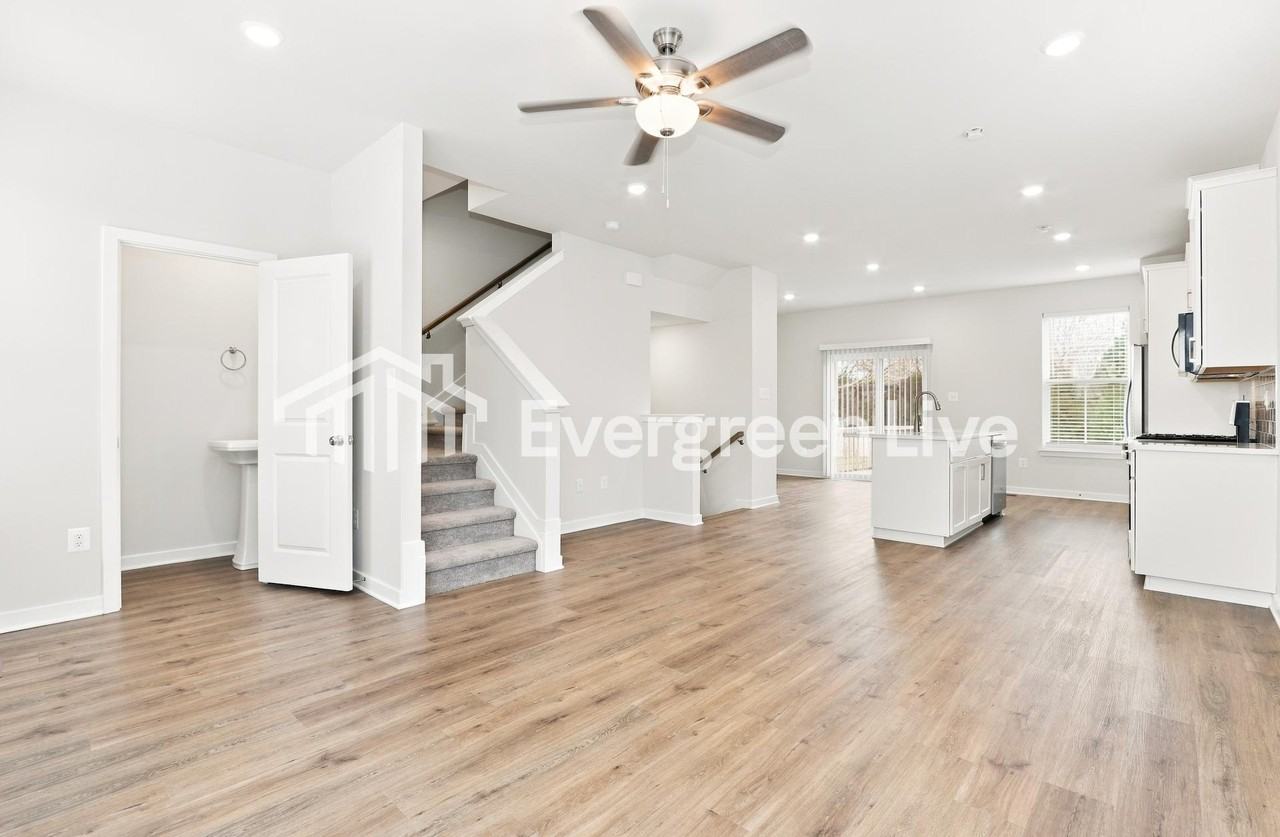 372 Mingo Way - Photo 3 of 16