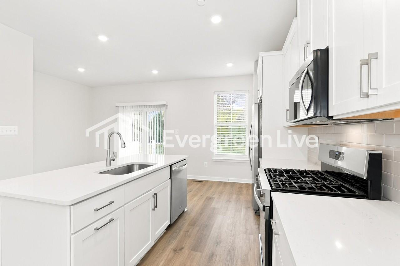 372 Mingo Way - Photo 4 of 16