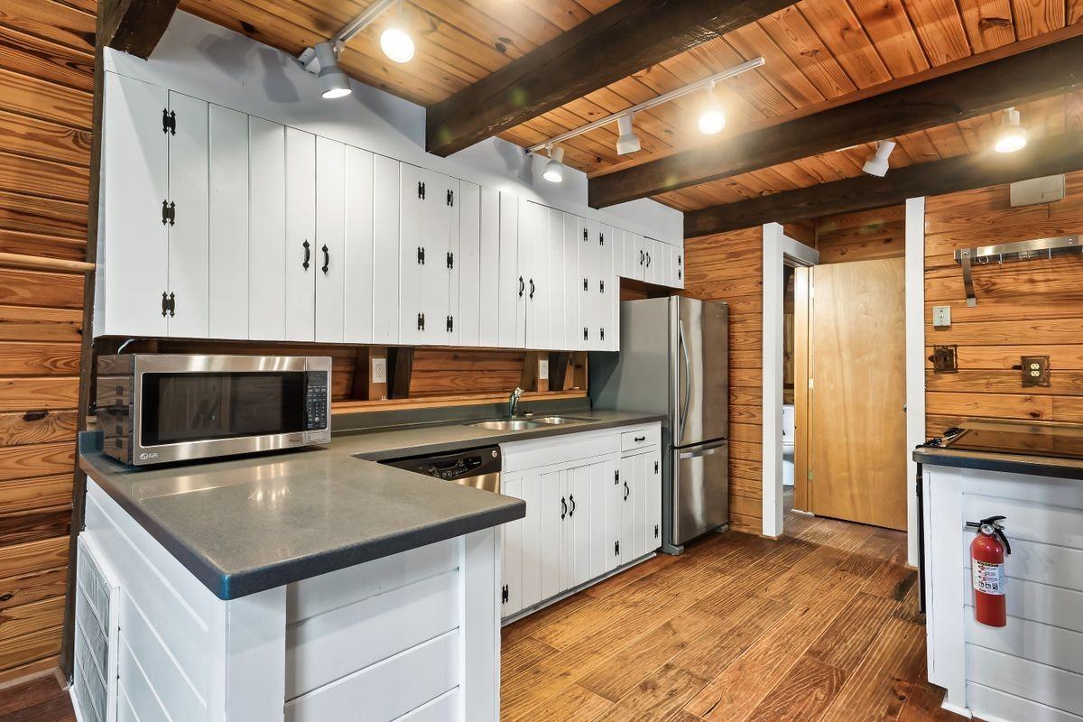 10810 Carmichael Rd - Photo 6 of 24