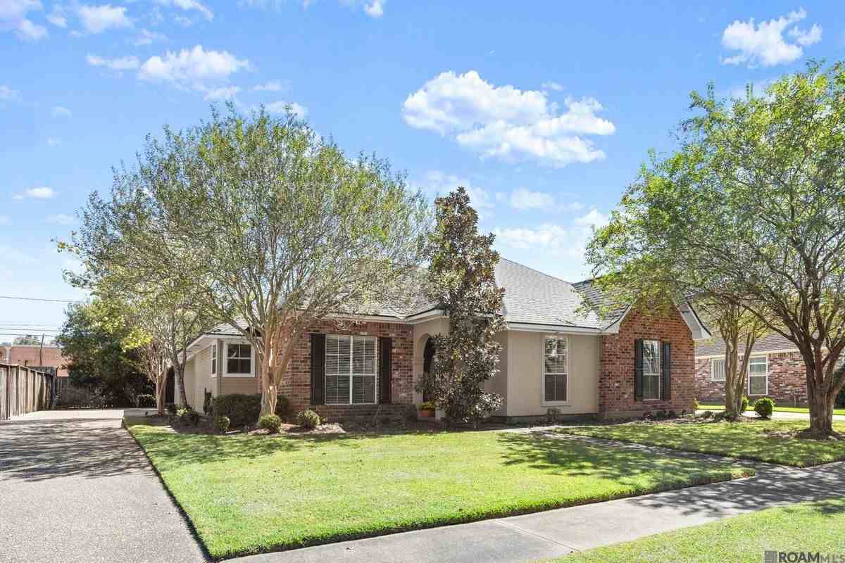 5851 Woodlawn Park Ct - Photo 2 of 25