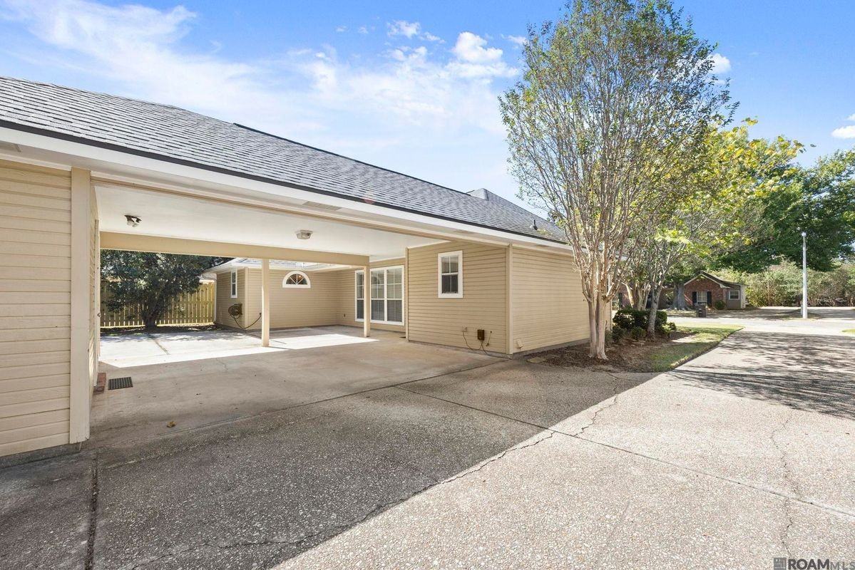 5851 Woodlawn Park Ct - Photo 4 of 25