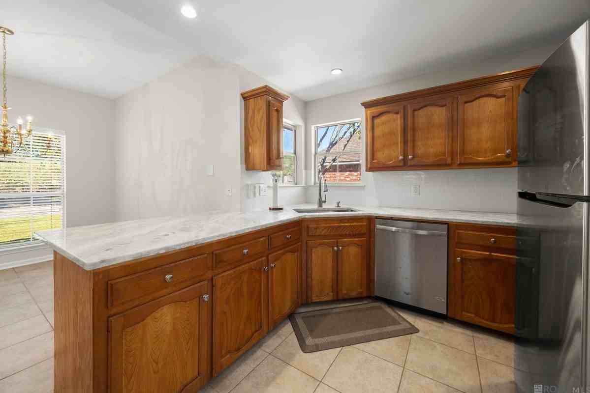 5851 Woodlawn Park Ct - Photo 6 of 25