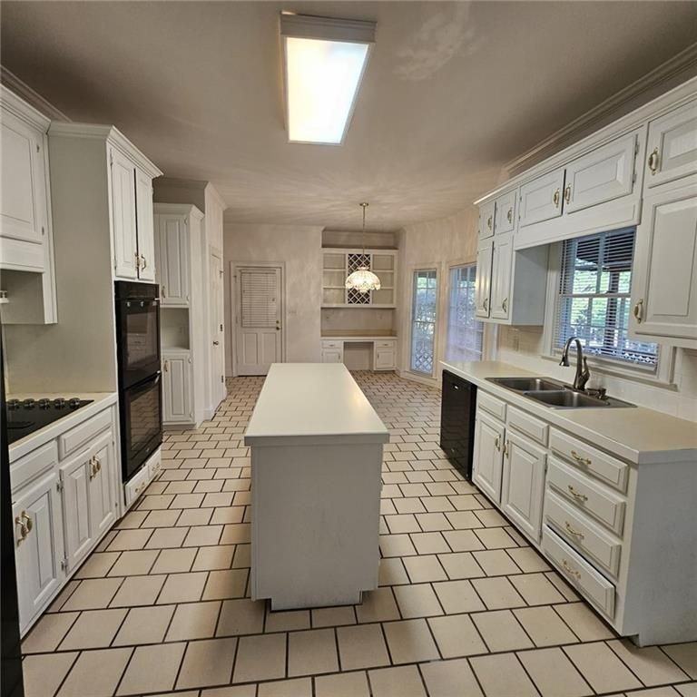 8635 Lake Glen Ct - Photo 2 of 31