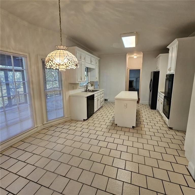 8635 Lake Glen Ct - Photo 3 of 31