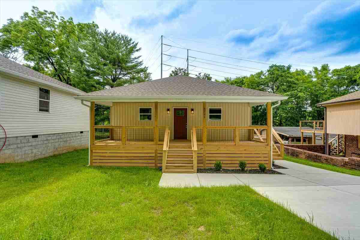 3735 Grace Ave - Photo 2 of 12