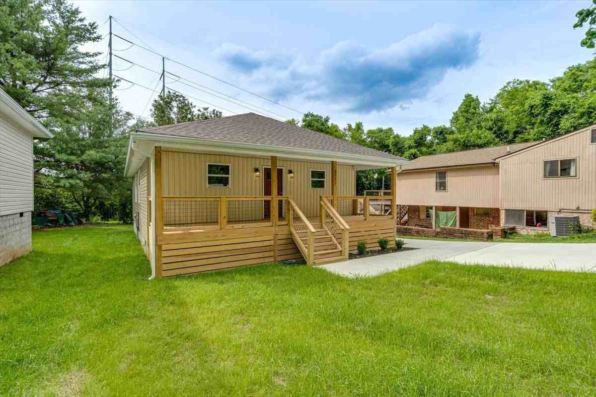 3735 Grace Ave - Photo 3 of 12