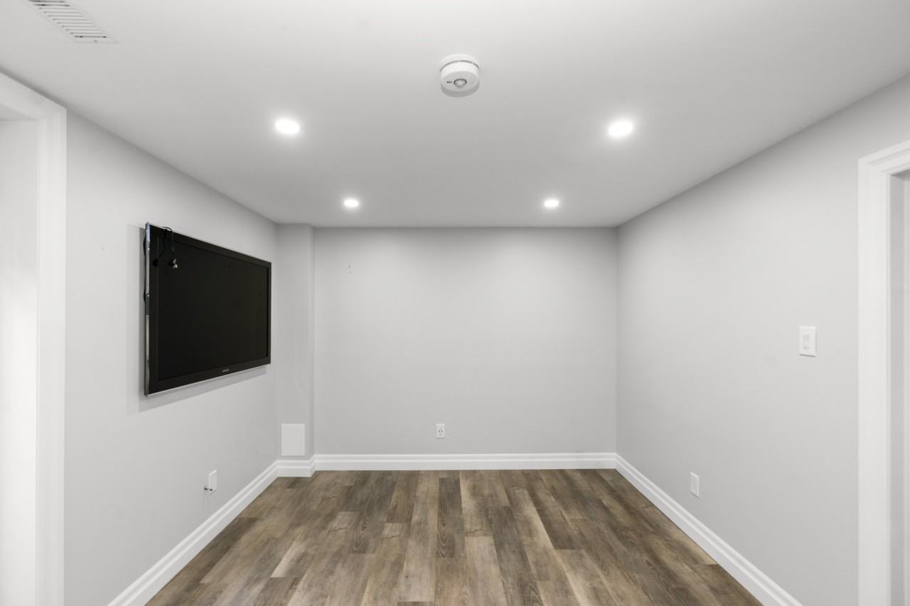 8 Lister Dr, Barrie, ON L4N 0L5, Canada - Photo 5 of 9