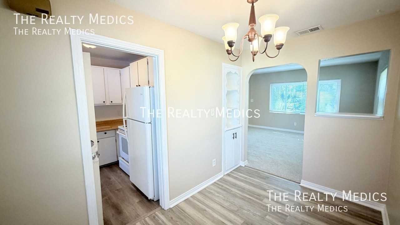1445 W Harvard St - Photo 5 of 20