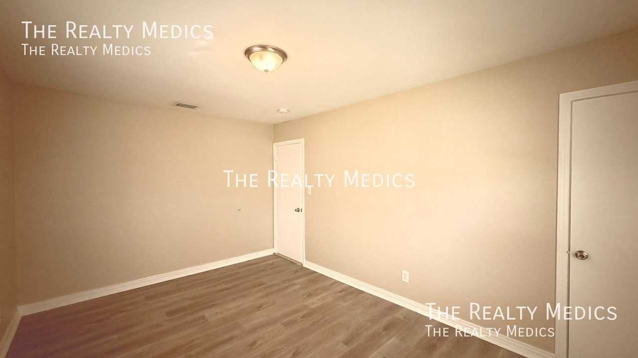 1445 W Harvard St - Photo 7 of 20
