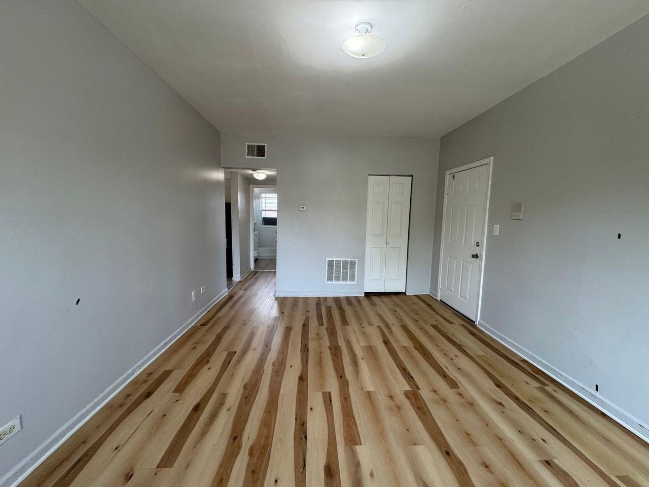 3801 W Thomas St #1 - Photo 3 of 15