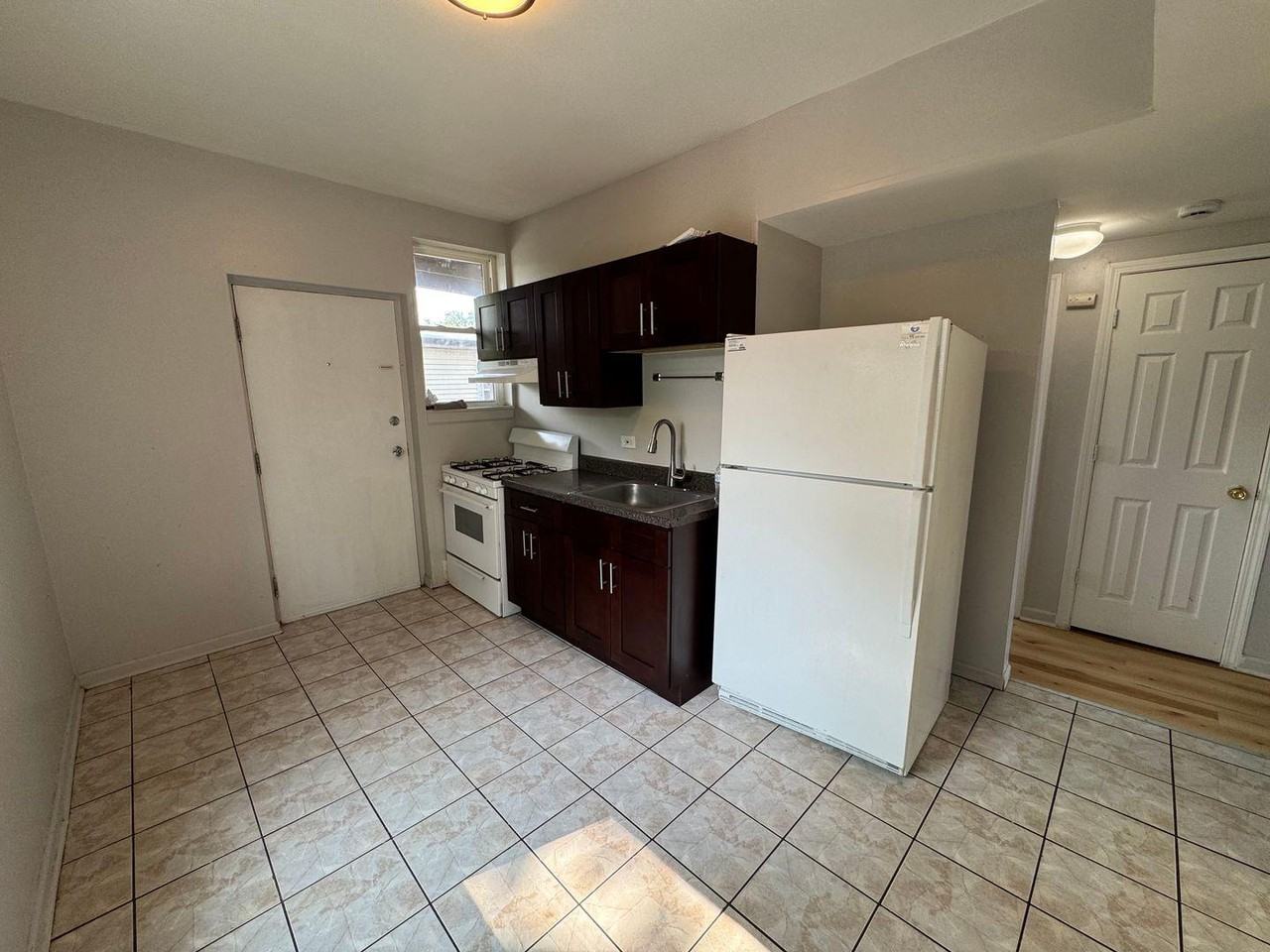 3801 W Thomas St #1 - Photo 5 of 15