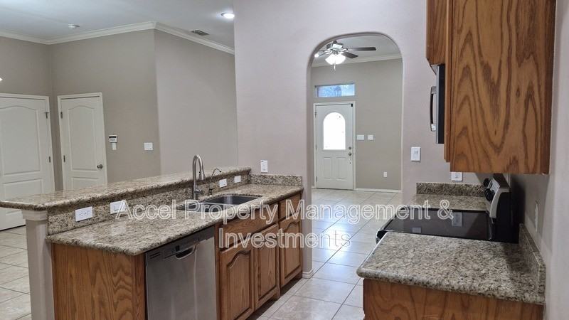 4512 Pelican Ave - Photo 4 of 14
