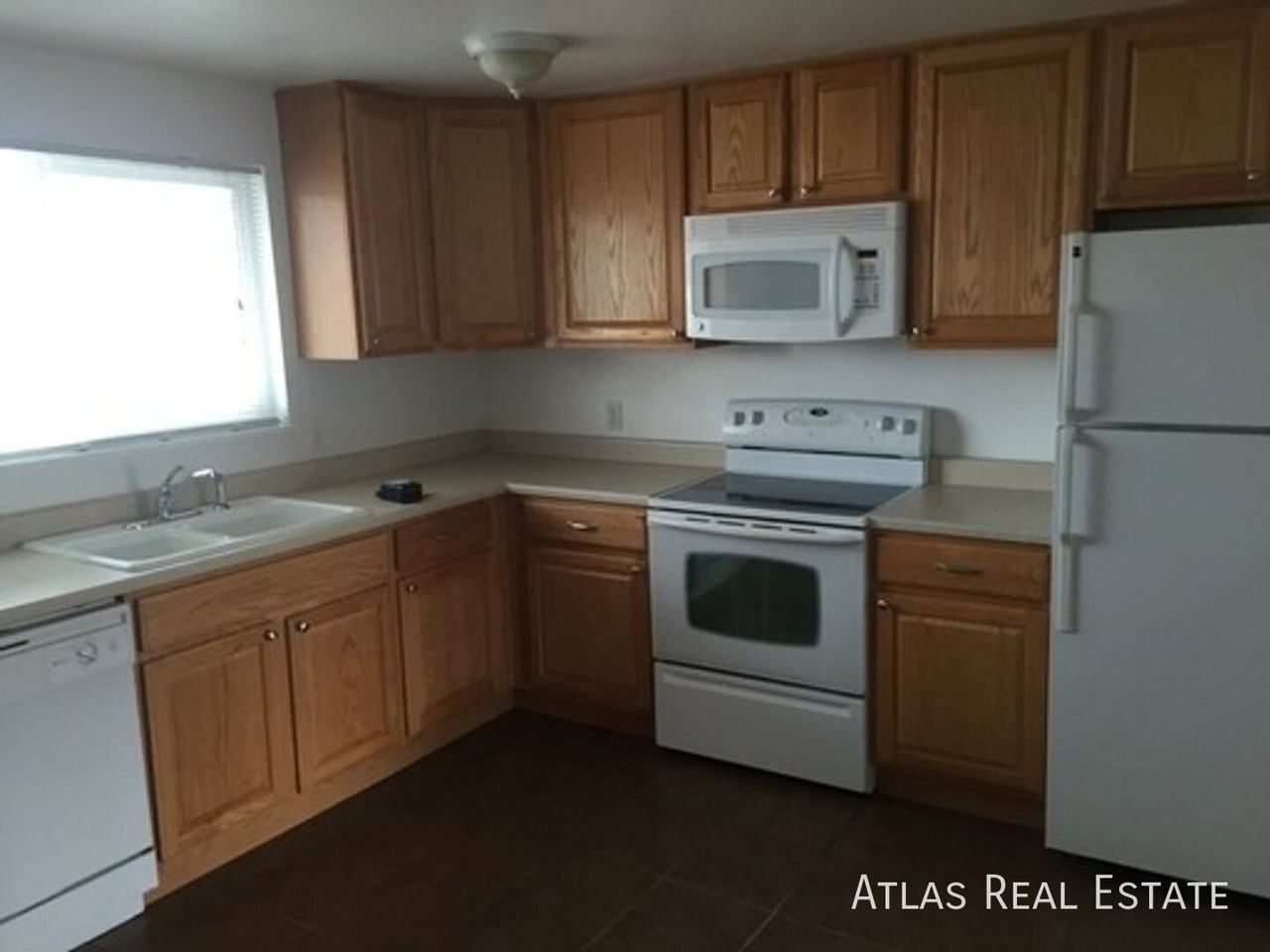 940 Bishop Ct #D - Photo 3 of 12