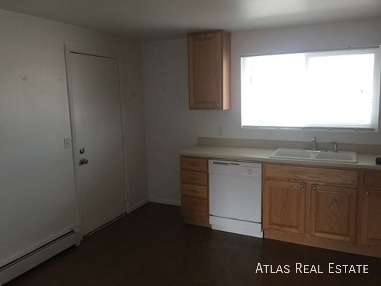 940 Bishop Ct #D - Photo 4 of 12