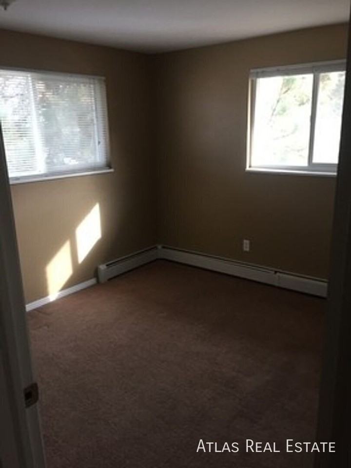 940 Bishop Ct #D - Photo 6 of 12