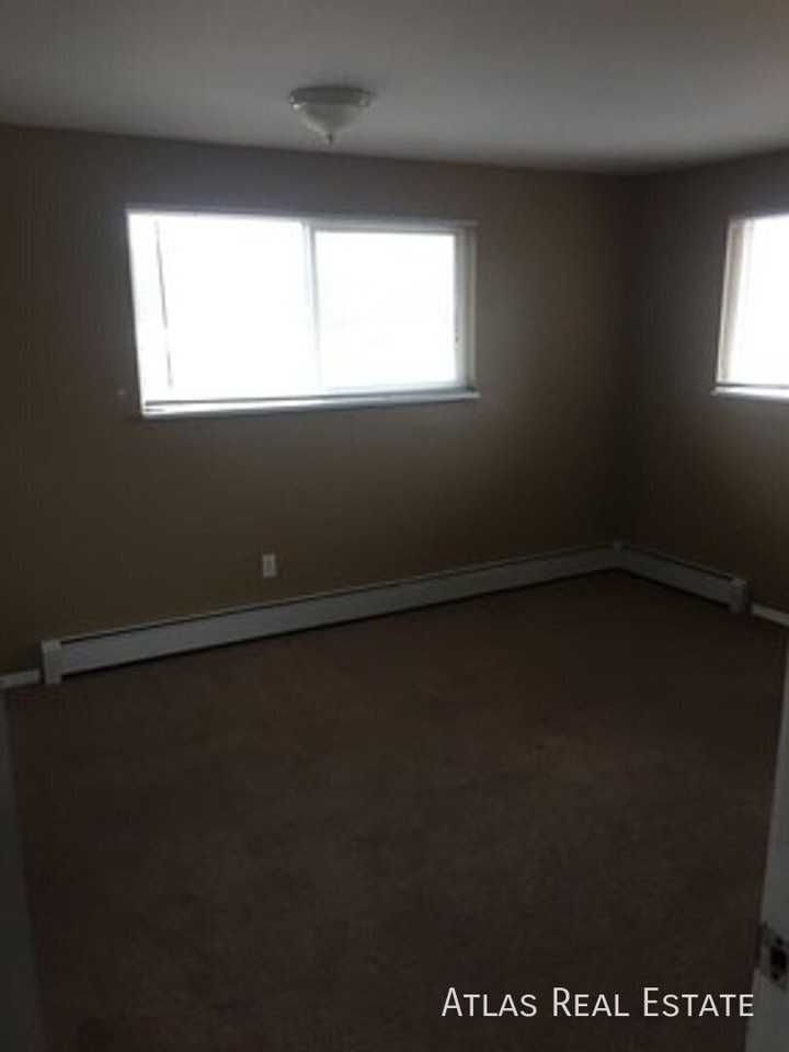 940 Bishop Ct #D - Photo 7 of 12