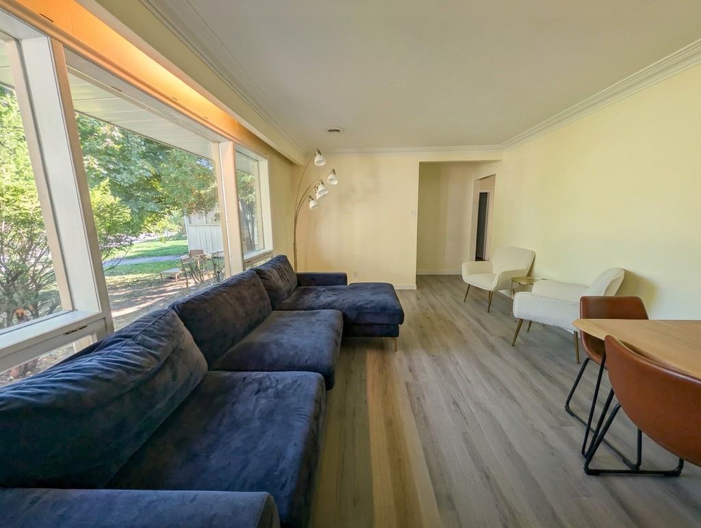 12 Macbeth Blvd - Photo 2 of 15