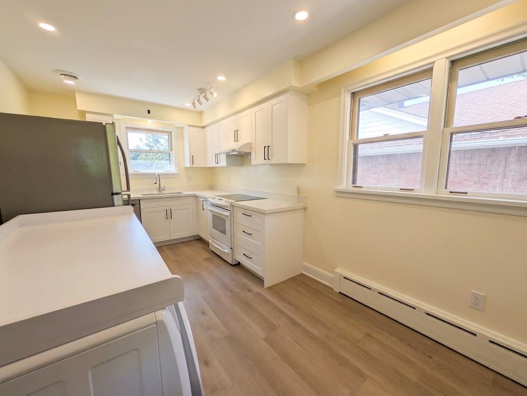 12 Macbeth Blvd - Photo 6 of 15