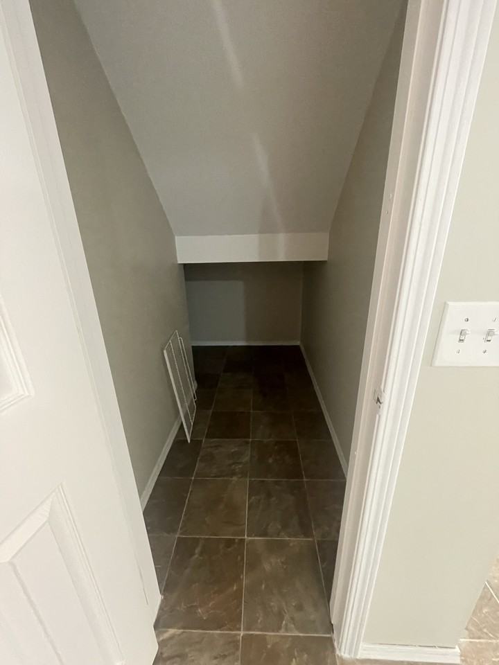 231 Centre St - Photo 5 of 28