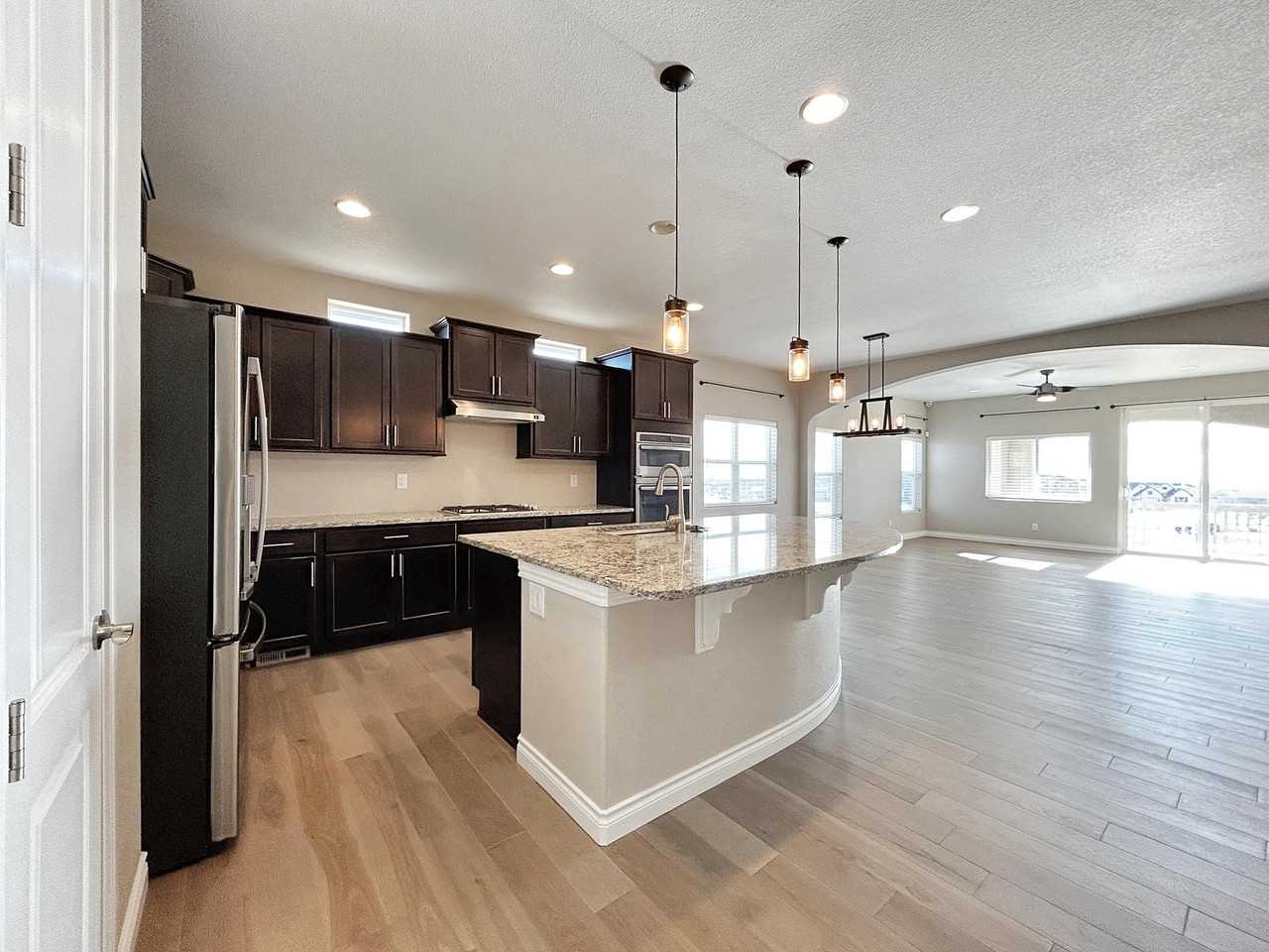 10084 Hannaway Dr - Photo 2 of 32