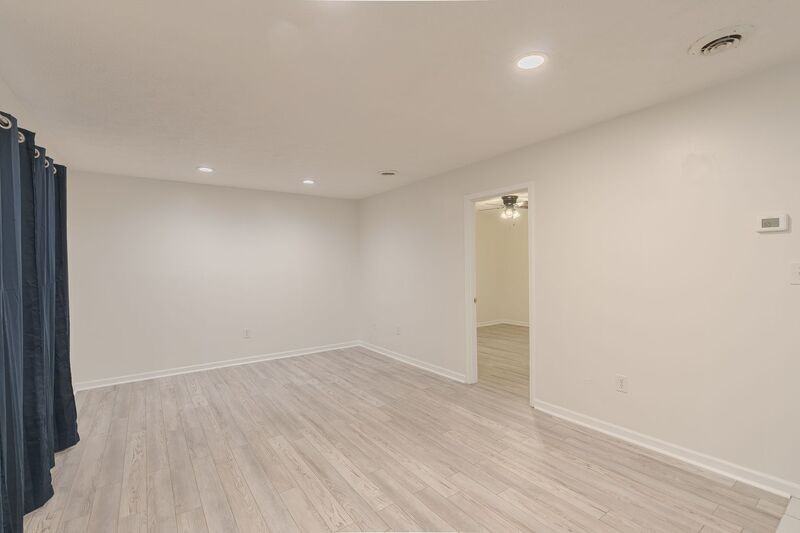 122 Timber Dr - Photo 4 of 14