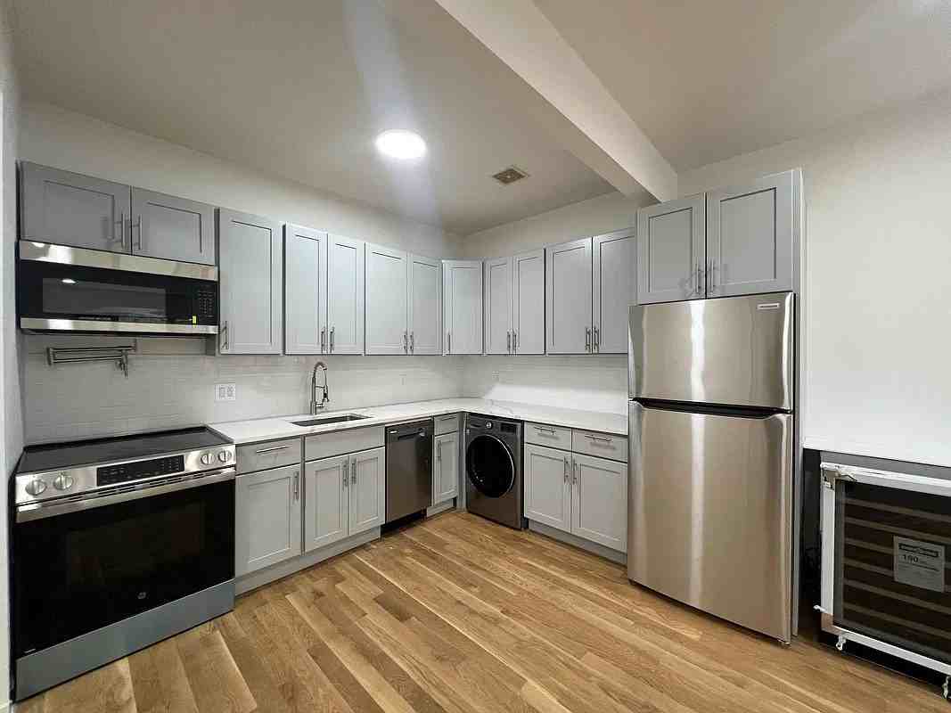 183 Chauncey Street #3 - Photo 5 of 6