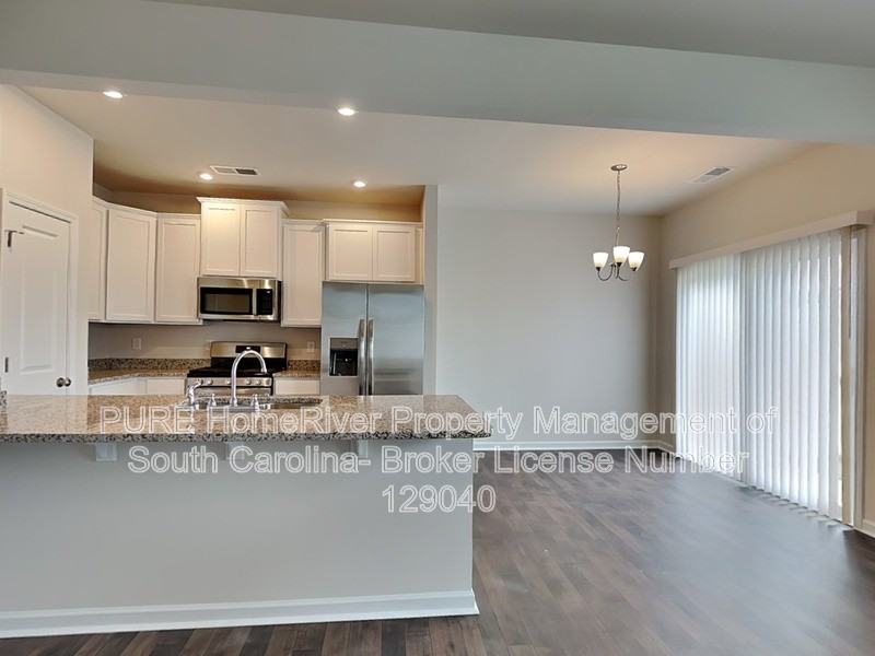 1054 Cornelia St - Photo 7 of 30