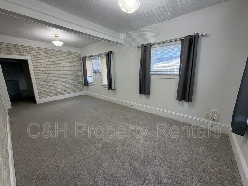 504 7th St W - Photo 2 of 12