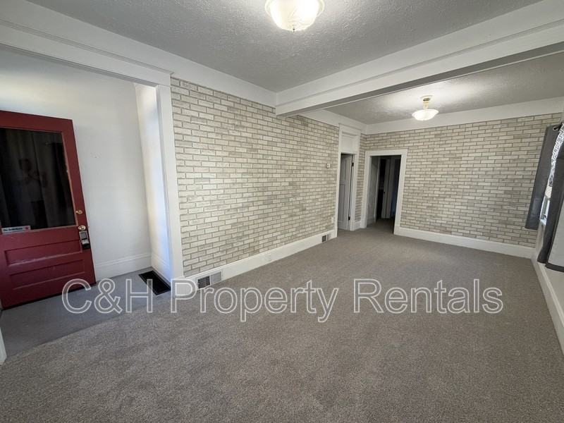 504 7th St W - Photo 3 of 12