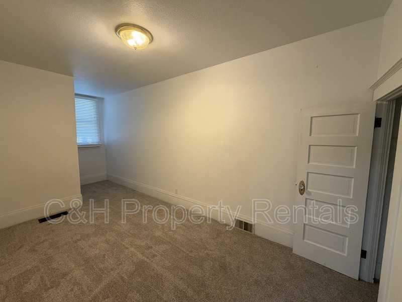 504 7th St W - Photo 4 of 12