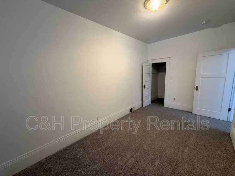504 7th St W - Photo 5 of 12