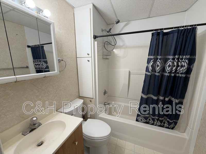 504 7th St W - Photo 6 of 12