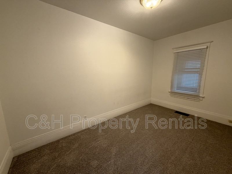 504 7th St W - Photo 7 of 12