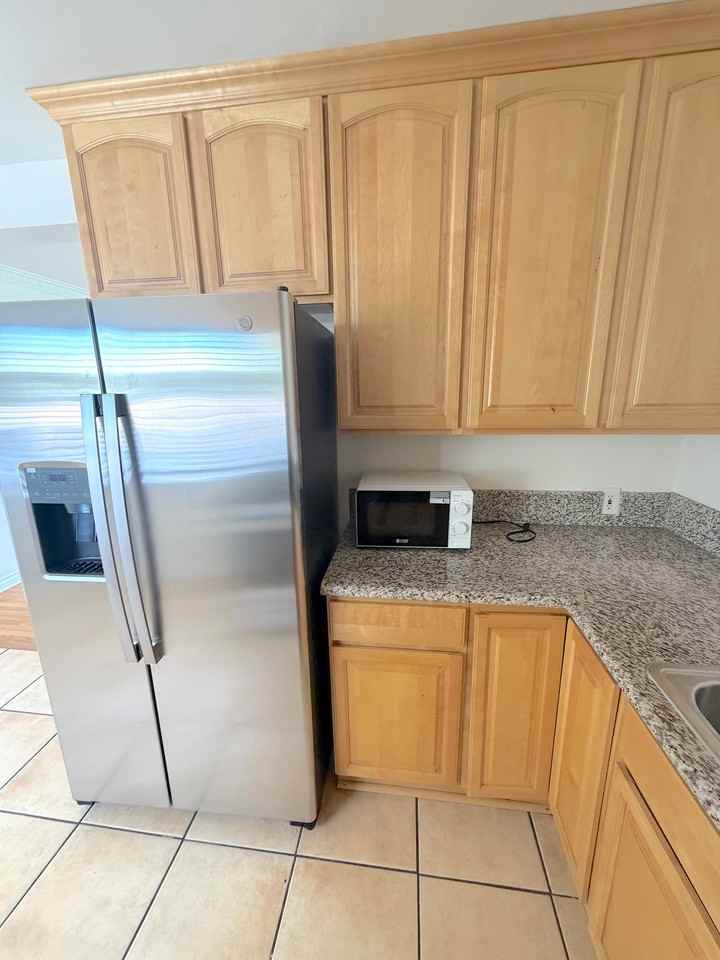 1253 N Mansfield Ave #4 - Photo 3 of 25
